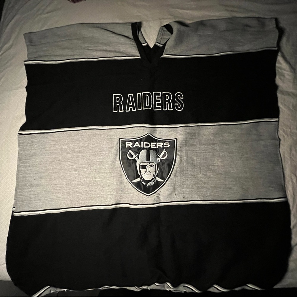 Raiders pancho